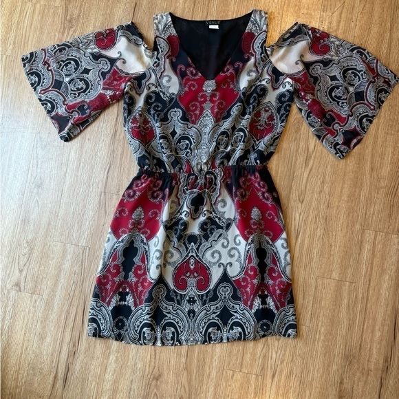 VENUS Dresses & Skirts - Venus Cold Shoulder 3/4 Bell Sleeves Red Black Beige Paisley Dress Size M